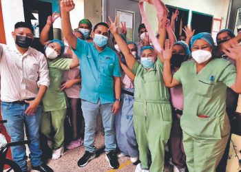 Reconocen el trabajo de policías y del personal de salud en Sonsonate