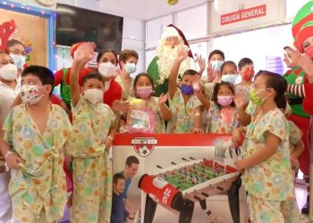Primera Dama, Gabriela de Bukele, compartió un momento de amor con los niños del Hospital Benjamín Bloom