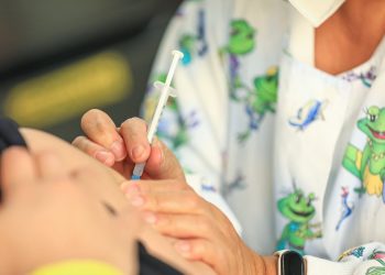 El Plan Nacional de vacunación continúa implementando en El Salvador en época de fiestas
