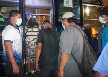 Alcaldía de San Salvador  traslada a personas vulnerables al Complejo Deportivo Katya Miranda