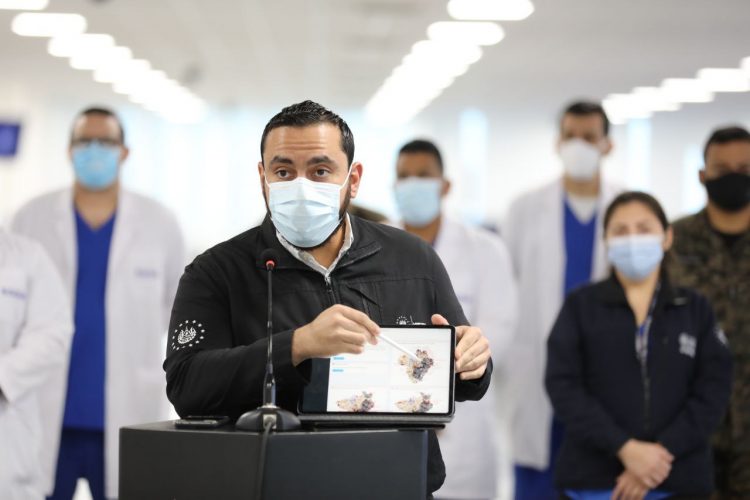 El ministro de Salud brindó una conferencia de prensa para informar sobre el avance del plan de vacunación y sobre el reporte de la variante ómicron. Foto: Francisco Campos