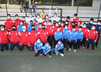 Entregan ropa deportiva del Atlético de Madrid en Montelimar, Olocuilta