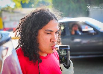 Detienen en La Libertad a conductor con más de 500 grados de alcohol