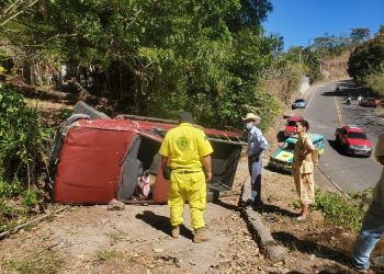 Comandos de Salvamento atiende accidentes de tránsito en Carretera de Oro y Longitudinal del Norte