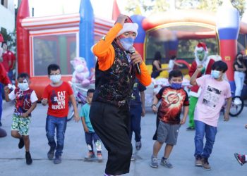 La alegría y el color de la época navideña llega a Mejicanos con una fiesta para los niños