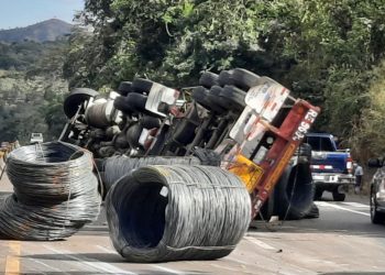 Paso restringido de Armenia hacia San Salvador por accidente de rastra