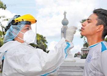 Ómicron podría infectar 70 veces más rápido que la variante delta