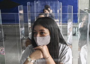 Casi 10 millones de estudiantes regresan a escuelas en Colombia
