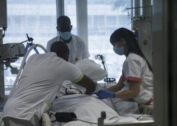 Francia decreta estado de emergencia sanitaria en Guadalupe, Guyana, Mayotte, San Martín y San Bartolomé