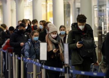 Las personas vacunadas podrán viajar del Reino Unido a Francia sin razón de peso