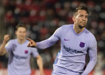 Barça gana pese a las bajas gracias a Luuk De Jong