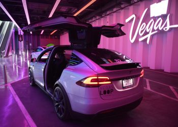 Vehículos autónomos guiados solo con cámaras, la controvertida apuesta de Tesla