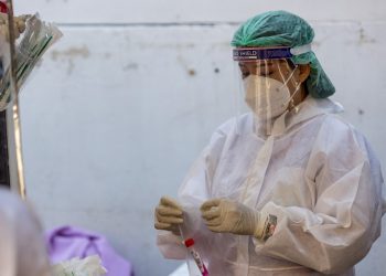 Variante ómicron sigue propagándose de forma fulgurante por el mundo