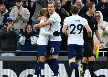 Tottenham sufre para pasar, Arsenal eliminado de la FA Cup