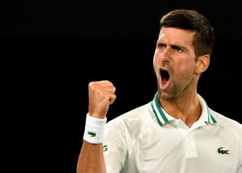 Djokovic gana una primera batalla judicial en Australia pero todavía puede ser deportado