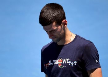 Djokovic admite «errores» en su lucha por evitar la deportación de Australia