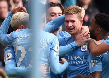 Manchester City gana al Chelsea y abre brecha de 13 puntos en el liderato