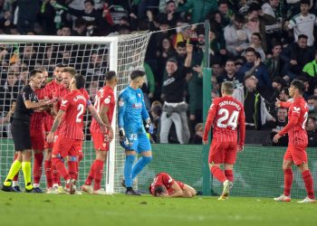 Suspendido el Betis-Sevilla de Copa del Rey tras lanzamiento de un objeto sobre Jordan