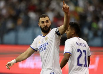 Roban en casa de Benzema mientras jugaba un partido