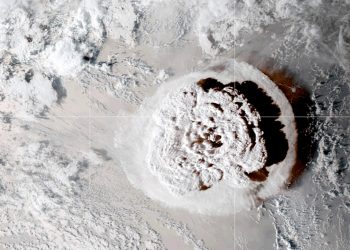 Un tsunami de 15 metros provocado por fuerte erupción causó un «desastre sin precedentes» en Tonga