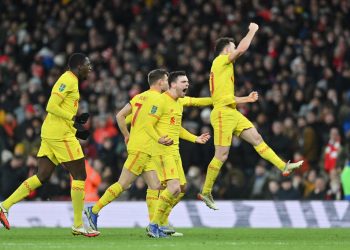 Liverpool gana al Arsenal y será rival de Chelsea en final de Copa de la Liga