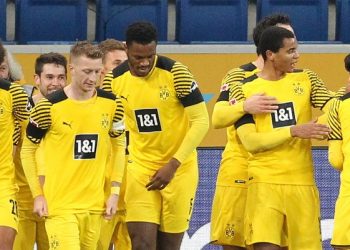 Borussia Dortmund gana al Hoffenheim y presiona de nuevo al Bayern