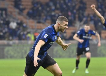 Dzeko consolida el liderato del Inter de Milán en el descuento