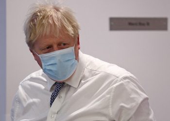 Inglaterra suprime los test de COVID-19 obligatorios para visitantes vacunados