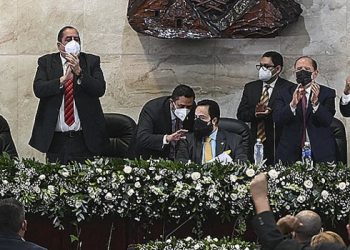 Crisis en Honduras se extiende con la instalación de dos legislaturas paralelas