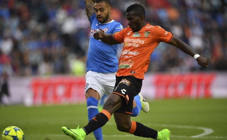 Franco Arizala en su etapa con Jaguares de Chiapas. (Photo by Yuri CORTEZ / AFP)