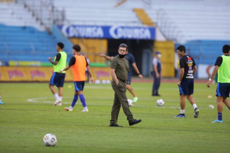 Hugo Pérez, técnico de la selección nacional. Foto David Martínez