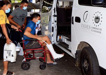 El seleccionado de fútbol playa Rubén Batres se someterá a una nueva cirugía de su lesión