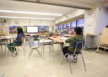 Cierres de escuelas en Estados Unidos aumentan en medio de ola de ómicron