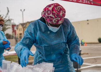 Ómicron golpea con fuerza en Europa, Estados Unidos y América Latina