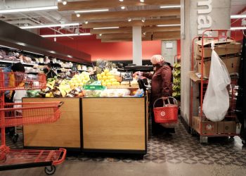 La variante ómicron provoca escasez en los supermercados de EE. UU.