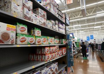 Ómicron deja estanterías casi vacías en supermercados de EE. UU.