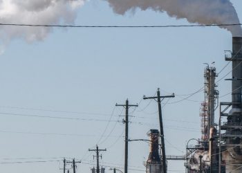 El petróleo roza un incremento histórico de $90 por barril