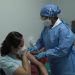 Personal de enfermería de EE. UU. exhausto ante las oleadas de infecciones por COVID-19