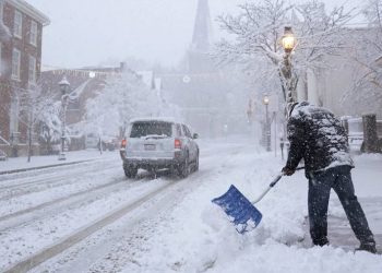 Miles de vuelos cancelados en el este de EE. UU. por una tormenta invernal