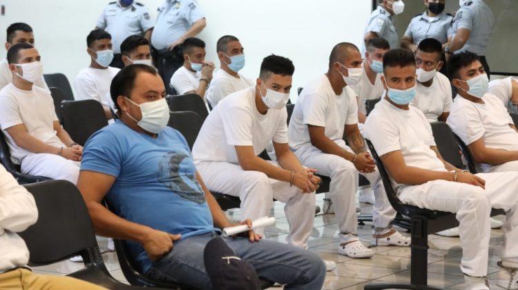 Pandilleros procesados por diversos delitos en Juzgado Especializado de Instrucción A de San Salvador. Foto: Edison González.