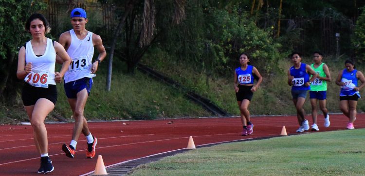 El Campeonato Nacional de Marcha, tuvo su segunda fecha este sábado en el estadio de la Universidad de El Salvador. Fotos INDES