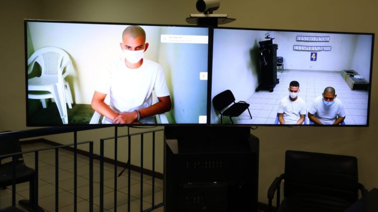 Los pandilleros enfrentaron la vista pública de forma virtual desde el penal donde están recluidos. Foto: Edison González.