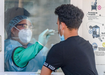 Salud toma pruebas PCR en Santo Tomás, San Salvador; y en El Tránsito, San Miguel