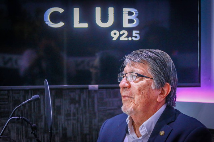 El viceministro de Educación, Ricardo Cardona, informó sobre las inversiones del presupuesto para Educación en una entrevista radial.