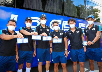 Seleccionados de fútbol reciben dosis de refuerzo contra la COVID-19
