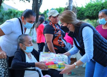Alcaldía de Sacacoyo inicia repartición de víveres a personas de la tercera edad