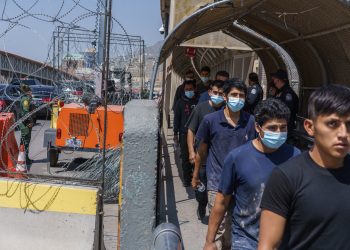 Líder de inmigrantes: «Es penoso [que Biden] no ha logrado deshacerse» del programa Permanece en México