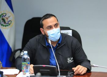 Médicos se especializan en trasplantes de órganos
