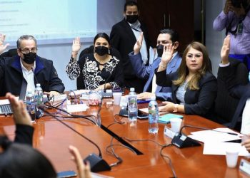 Emiten dictamen favorable para reformar la Ley Especial para la Emisión del DUI en el Extranjero