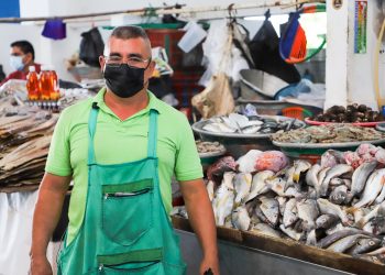 No hay escasez de mariscos ni alza de precios, aclara Cendepesca